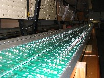 Rail de chargement de main installé avec de petits conseils dans les panneaux.